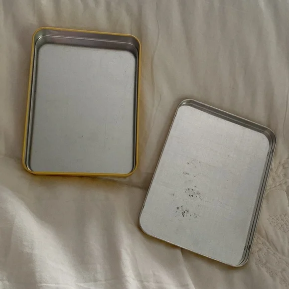 Free with purchase of any paid item. Burt’s Bees yellow tin with 🐝 bee. - Picture 4 of 13